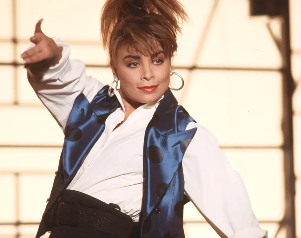 was paula abdul a cheerleader